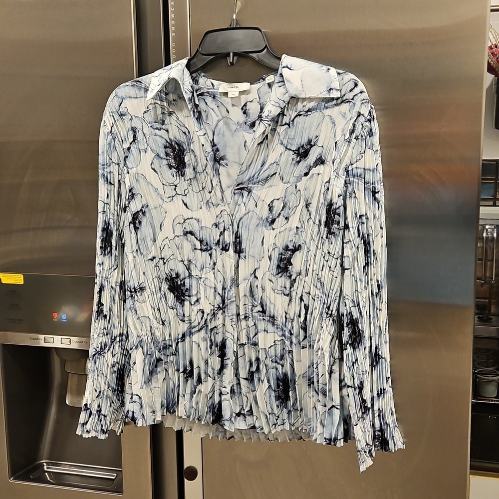 💕VINCE💕 Lilly Pleated Blouse ~ Pale Azure Small S NWOT - Picture 8 of 14